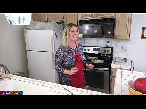 ❤️ Belle-mère qui le traie dans la cuisine avant son rendez-vous. ️ Porno vk at fr.porno-flix.ru ️❤